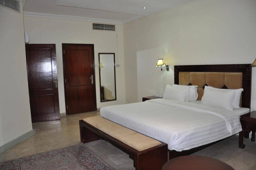 Oyo 366 Waves Hotel Ajmán Exterior foto